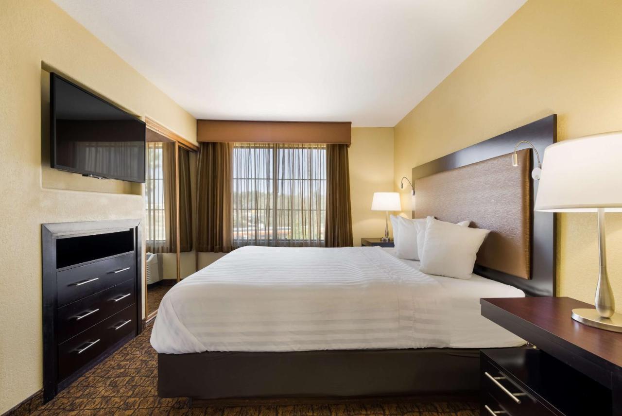 Western Hotel Escondido